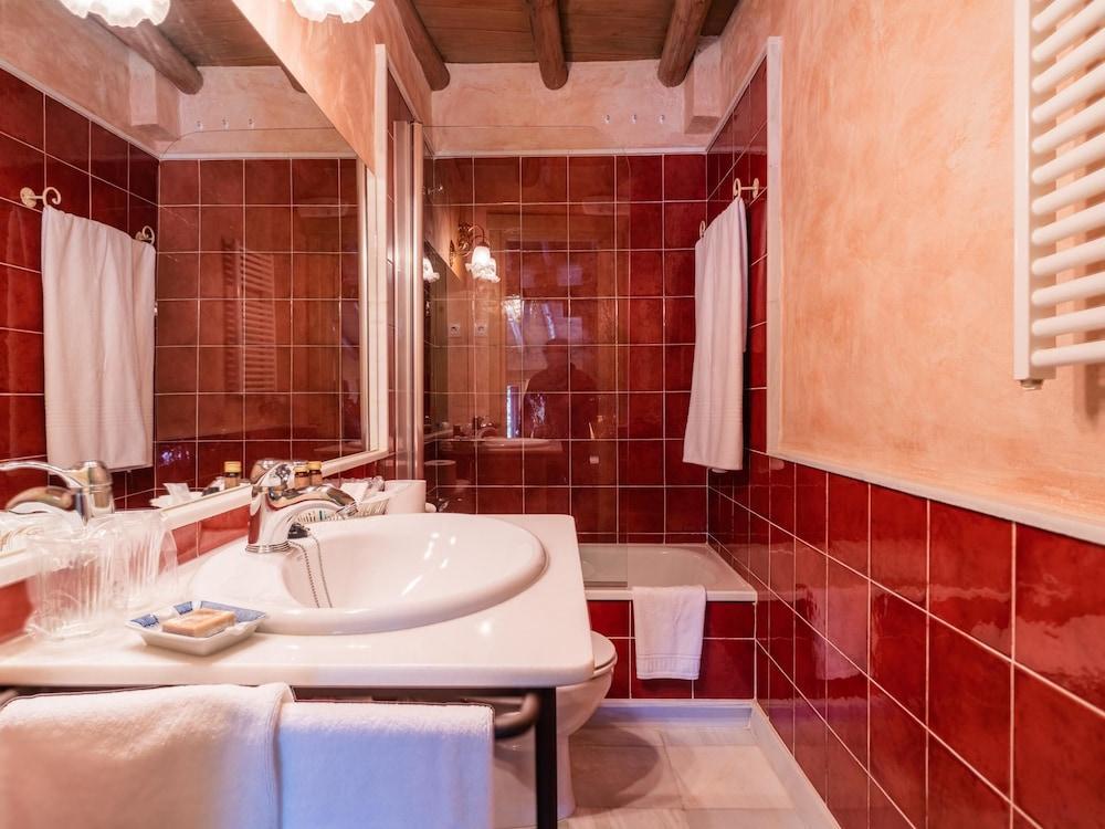 Posada Real La Casa De Arriba نافاريدوندا دي غريدوس المظهر الخارجي الصورة