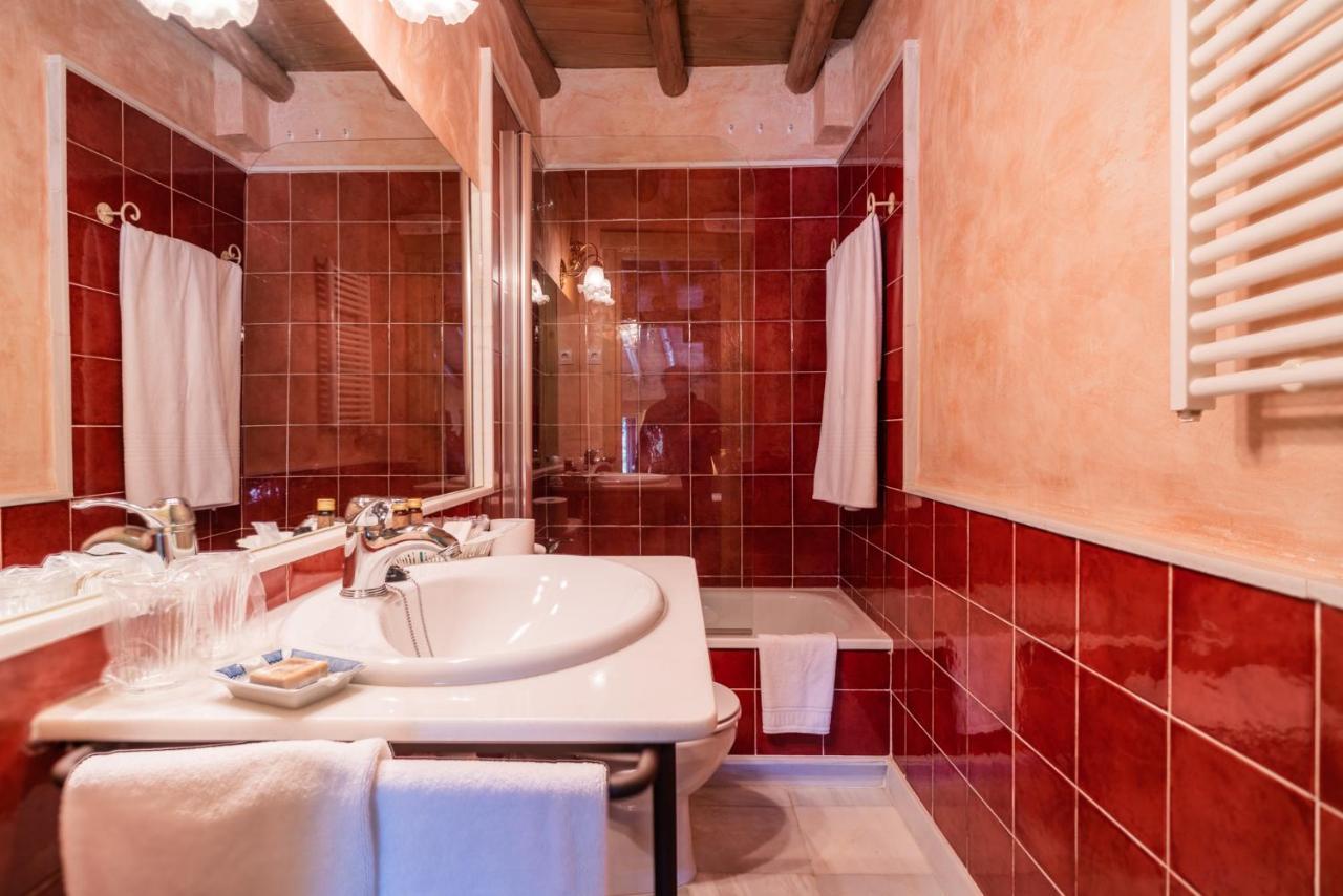 Posada Real La Casa De Arriba نافاريدوندا دي غريدوس الغرفة الصورة