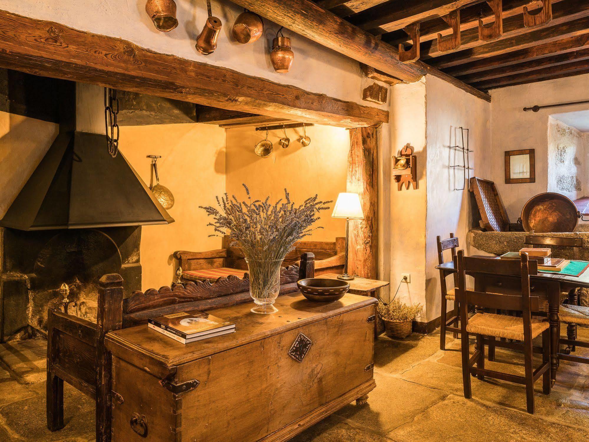 Posada Real La Casa De Arriba نافاريدوندا دي غريدوس المظهر الخارجي الصورة